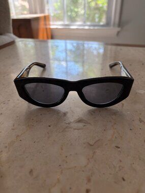 Vada Tokio Sunglasses in dark tortoiseshell and 18k gold